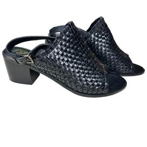 VINTAGE FOUNDRY CO. Black Leather Florence Sandal. Size 10